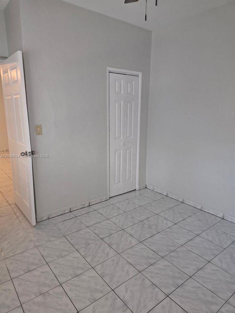 215 30th St, Unit 22, Miami Beach, FL 33140 Photo