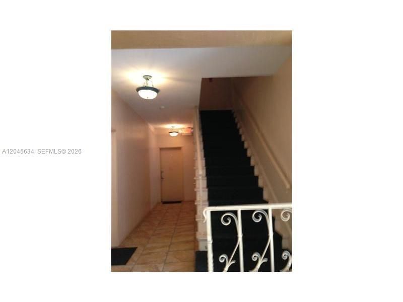 215 30th St, Unit 22, Miami Beach, FL 33140 Photo