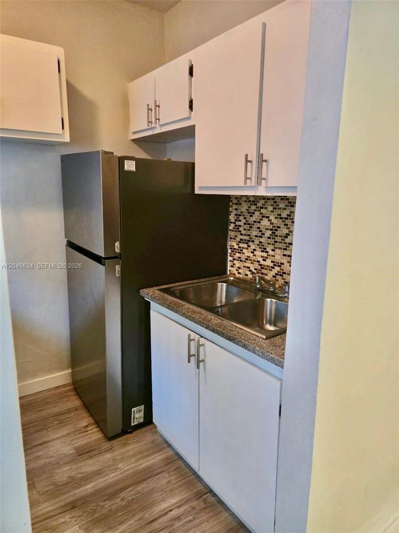 215 30th St, Unit 22, Miami Beach, FL 33140 Photo