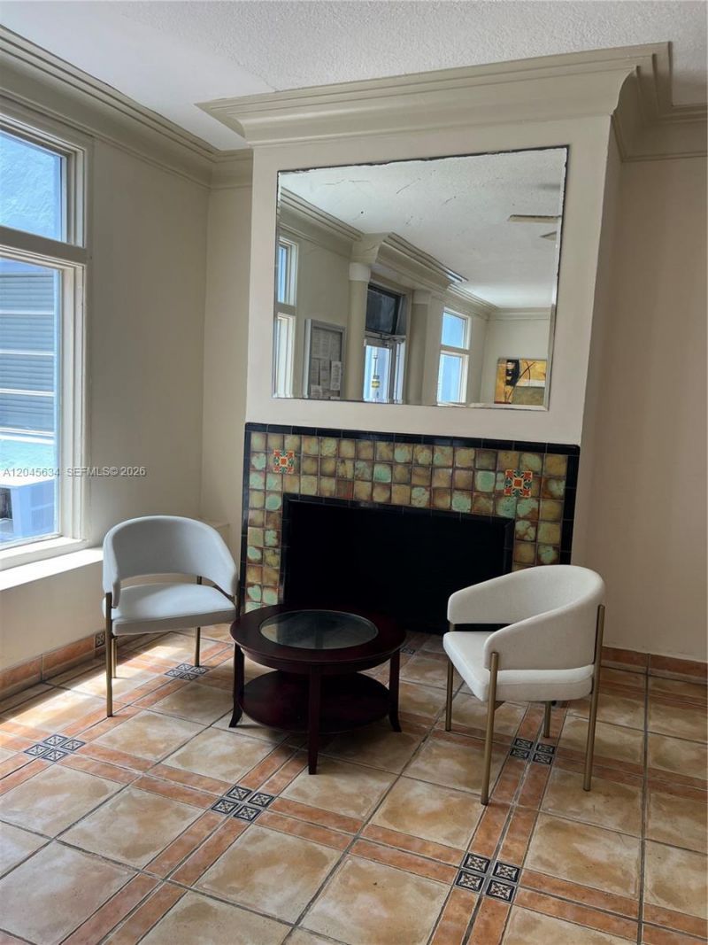215 30th St, Unit 22, Miami Beach, FL 33140 Photo