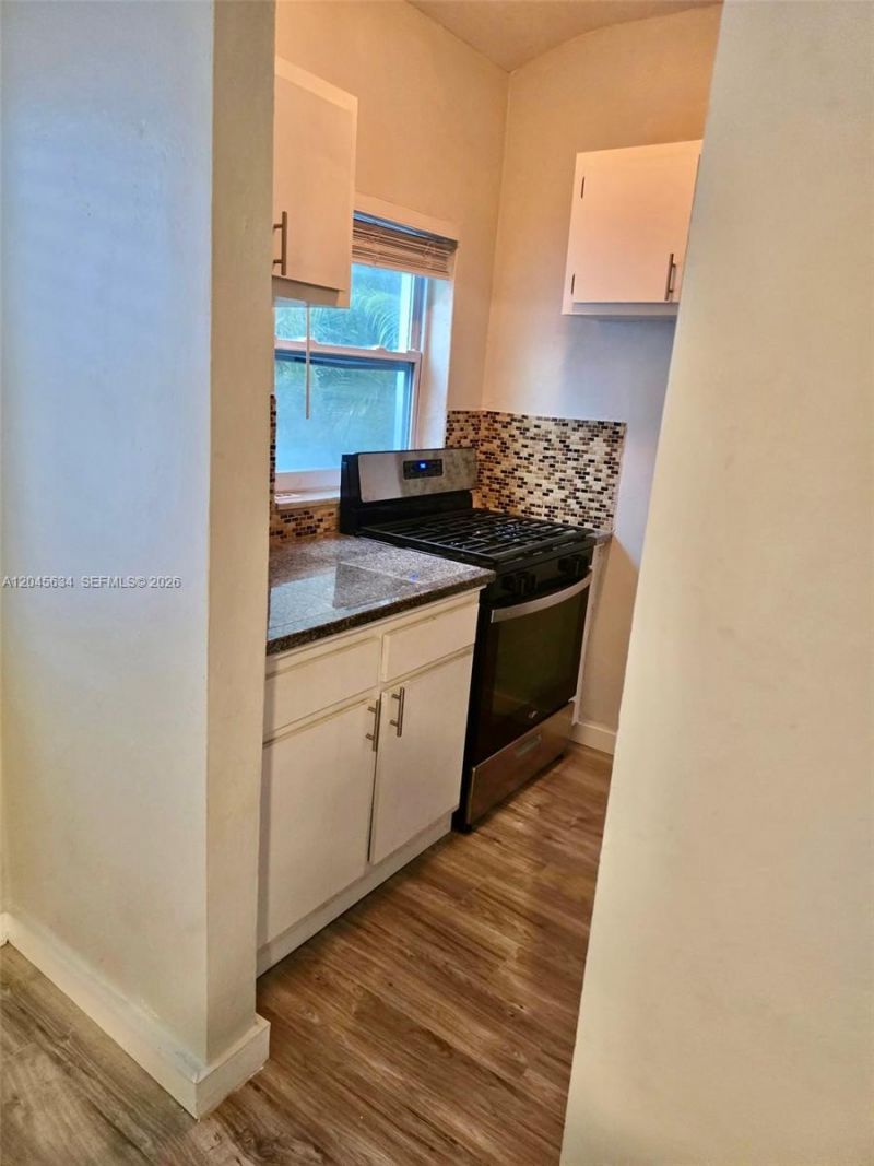 215 30th St, Unit 22, Miami Beach, FL 33140 Photo