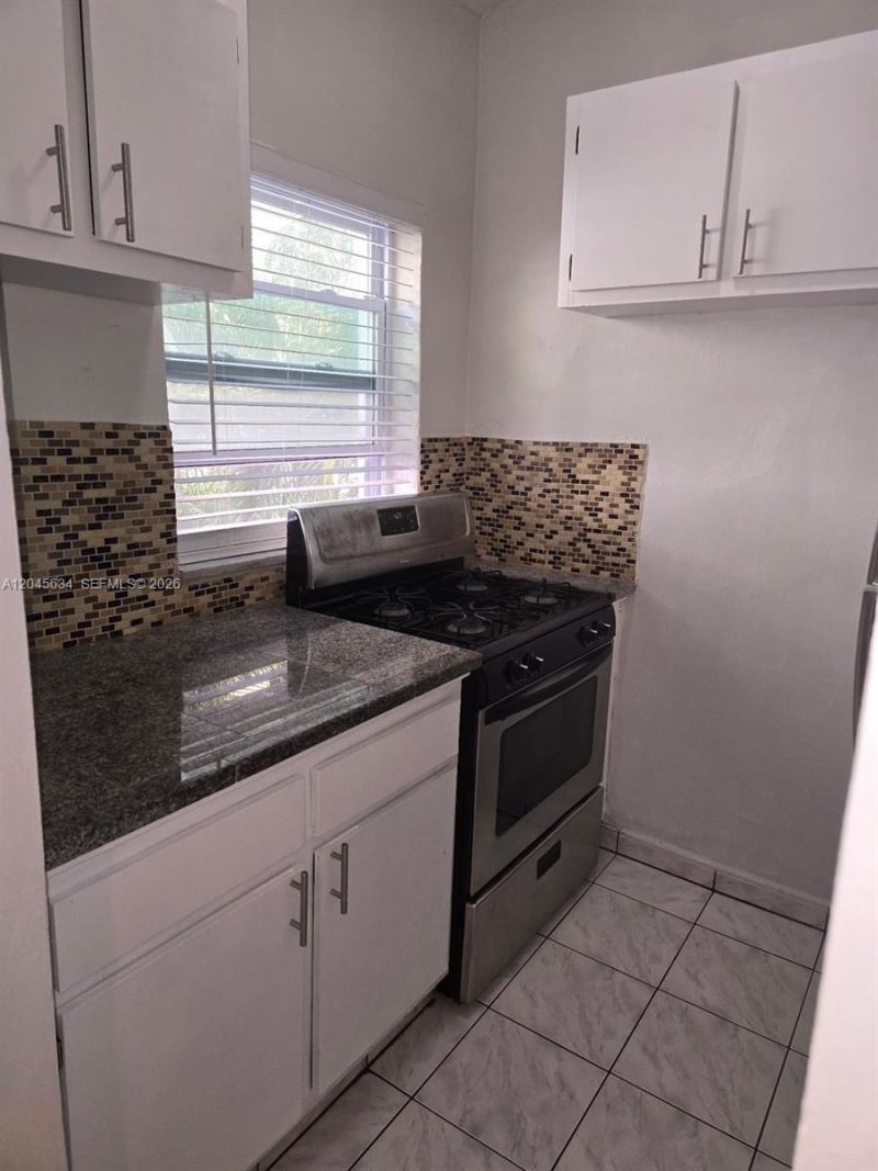 215 30th St, Unit 22, Miami Beach, FL 33140 Photo