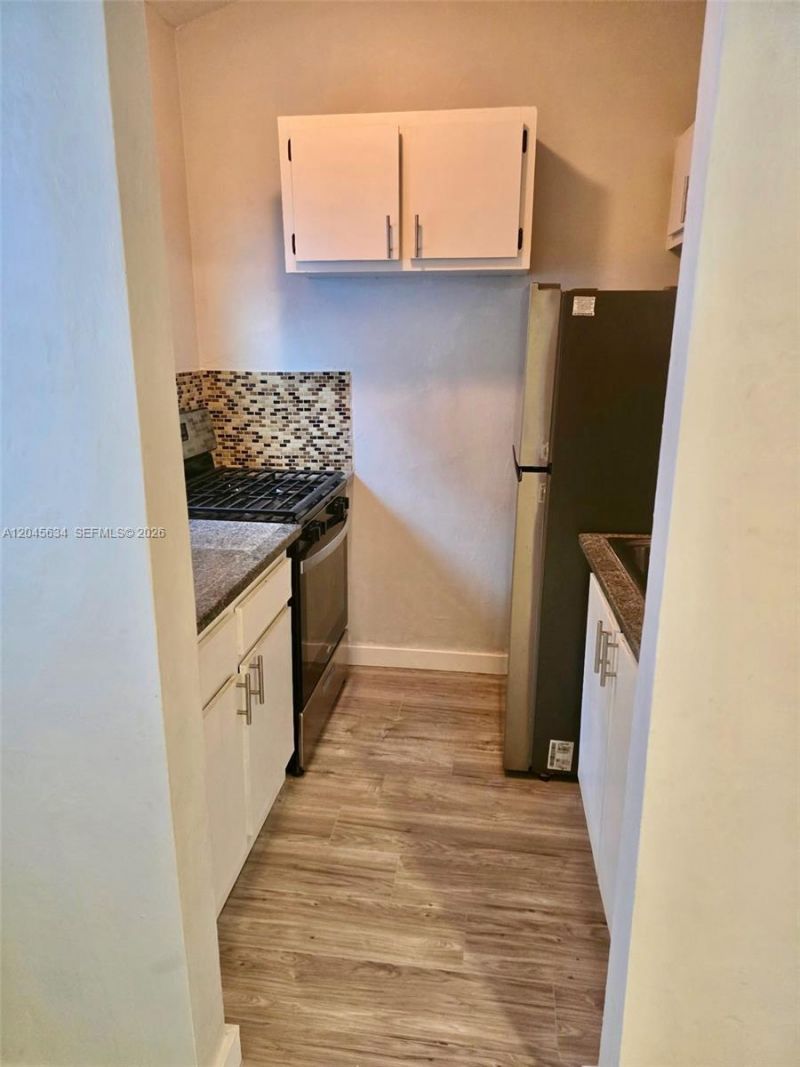 215 30th St, Unit 22, Miami Beach, FL 33140 Photo