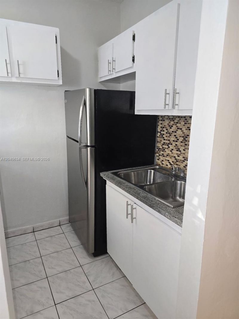 215 30th St, Unit 22, Miami Beach, FL 33140 Photo