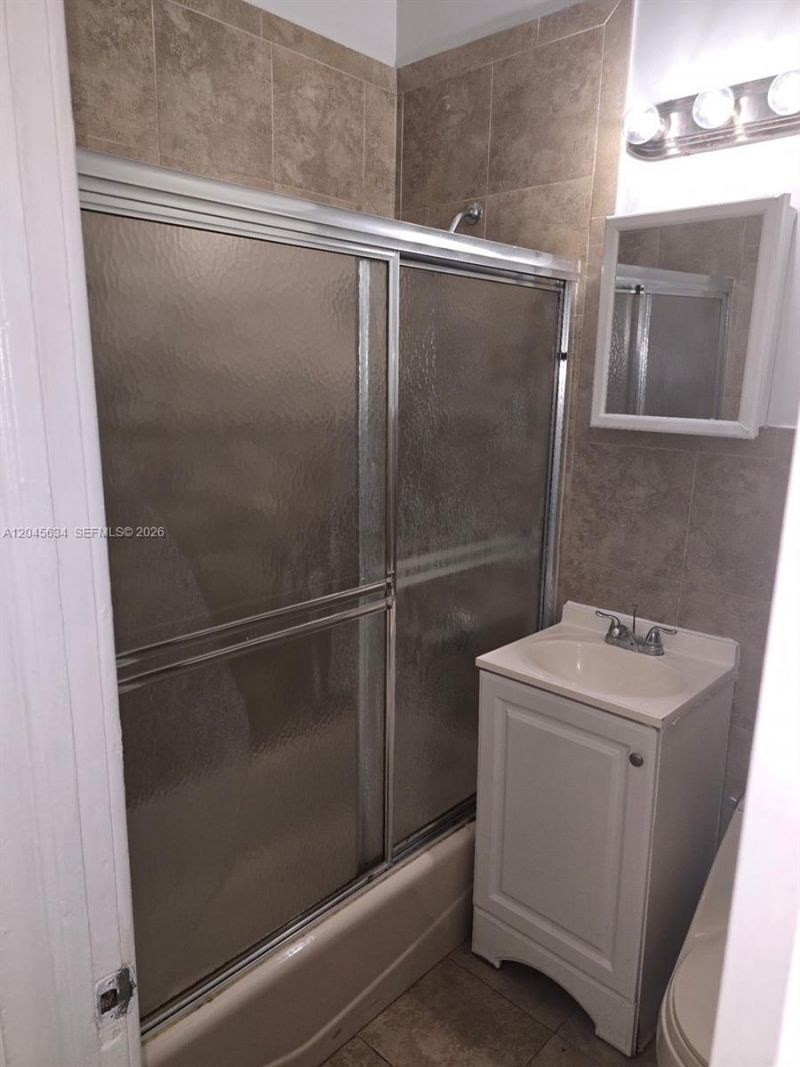 215 30th St, Unit 22, Miami Beach, FL 33140 Photo