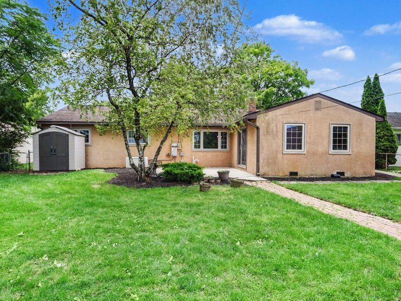 898 Havendale Drive , Columbus, OH 43220 Photo 2