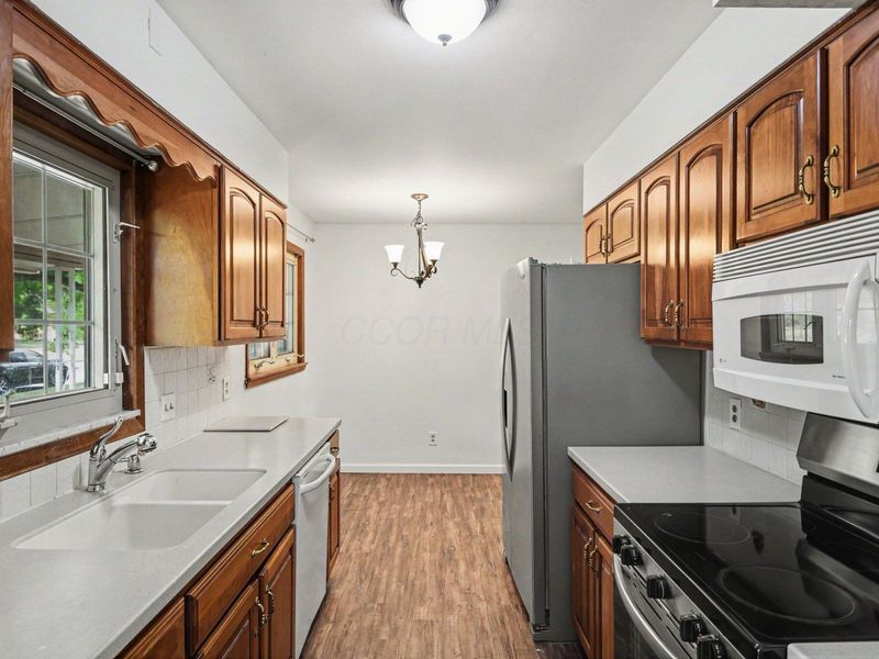 898 Havendale Drive , Columbus, OH 43220 Photo 7