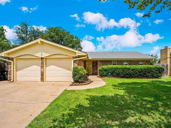 1704 SE Indiana Ave, Lawton, OK 73501