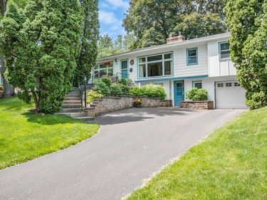 2925 Kyle Avenue N, Golden Valley, MN 55422