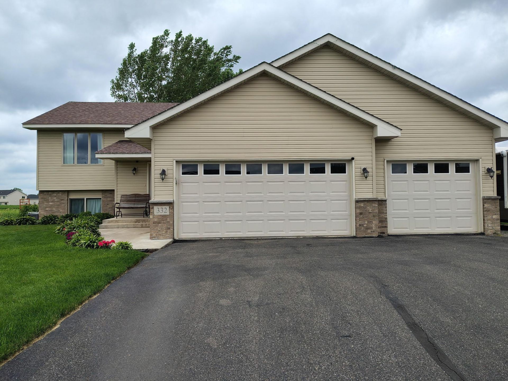 332 Bavaria Way , Waverly, MN 55390
