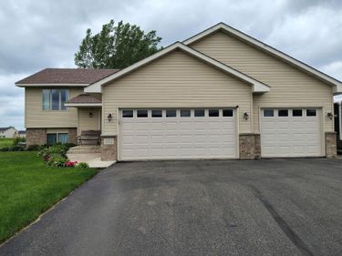 332 Bavaria Way , Waverly, MN 55390