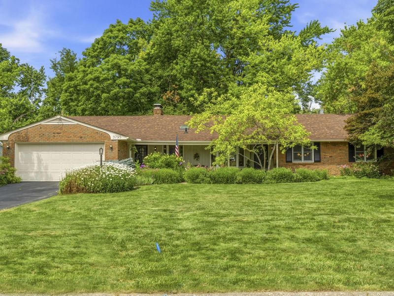 3795 Surrey Hill Place, Upper Arlington, OH 43220 Photo 2