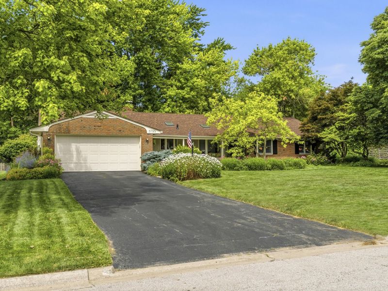 3795 Surrey Hill Place, Upper Arlington, OH 43220 Photo 3