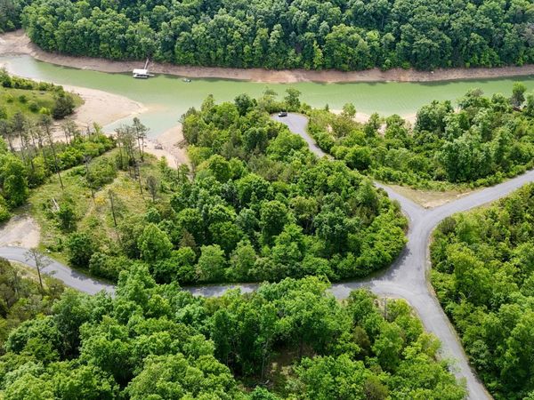 25 Stone Bridge Drive , Unit 25, Dandridge, TN 37725
