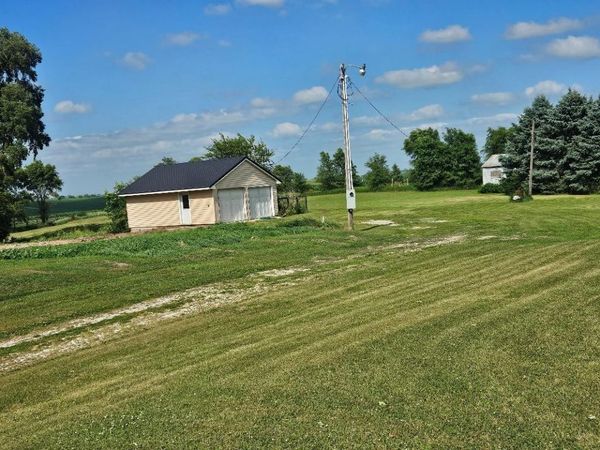 7578 11th Avenue Drive, Belle Plaine, IA 52208