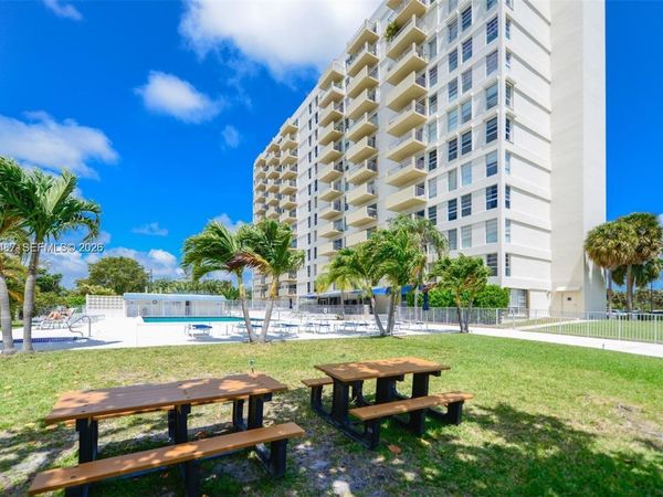 880 NE 69th St , Unit 5L, Miami, FL 33138