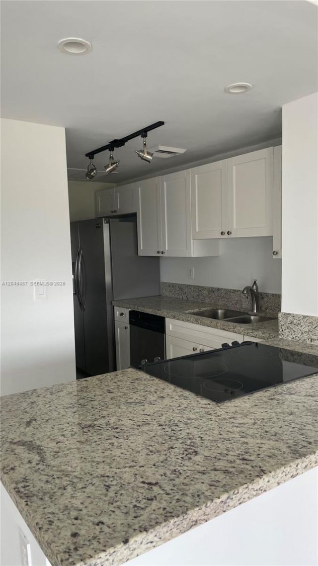 880 NE 69th St , Unit 5L, Miami, FL 33138 Photo