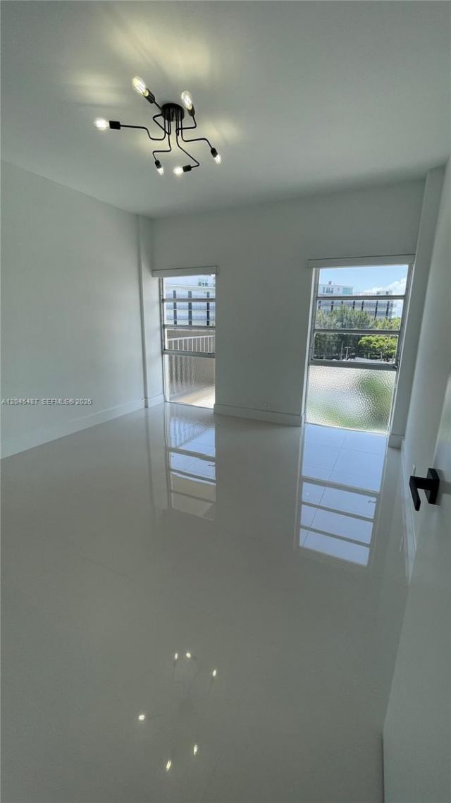880 NE 69th St , Unit 5L, Miami, FL 33138 Photo