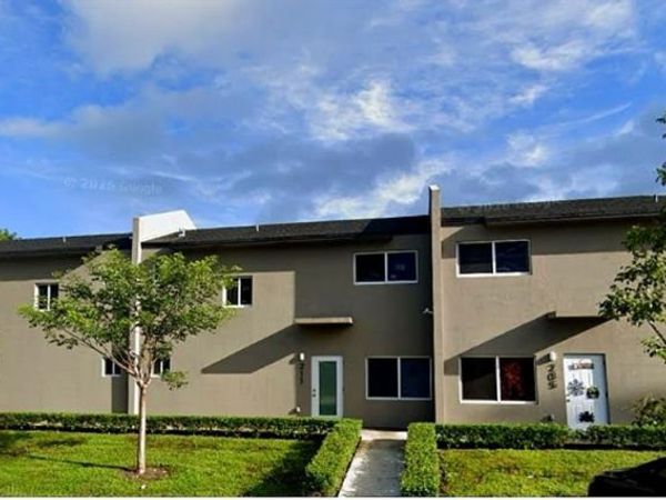 205 NW 159th St , Miami, FL 33169