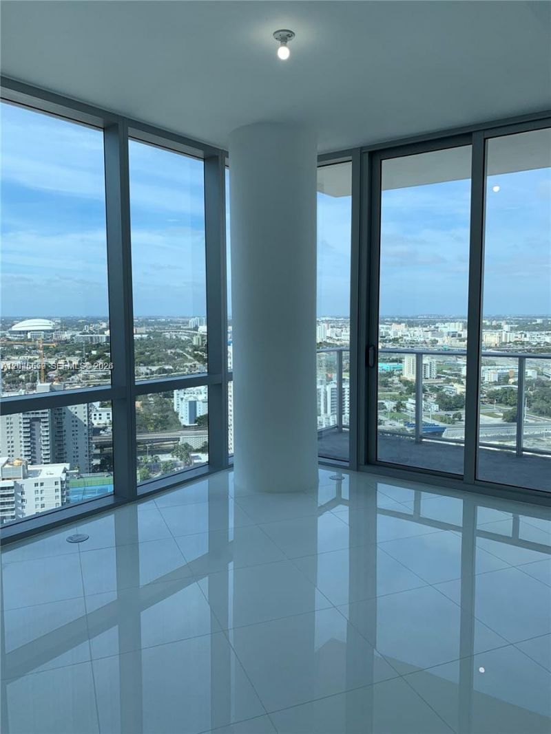 851 NE 1st Ave, Unit 2702, Miami, FL 33132 Photo