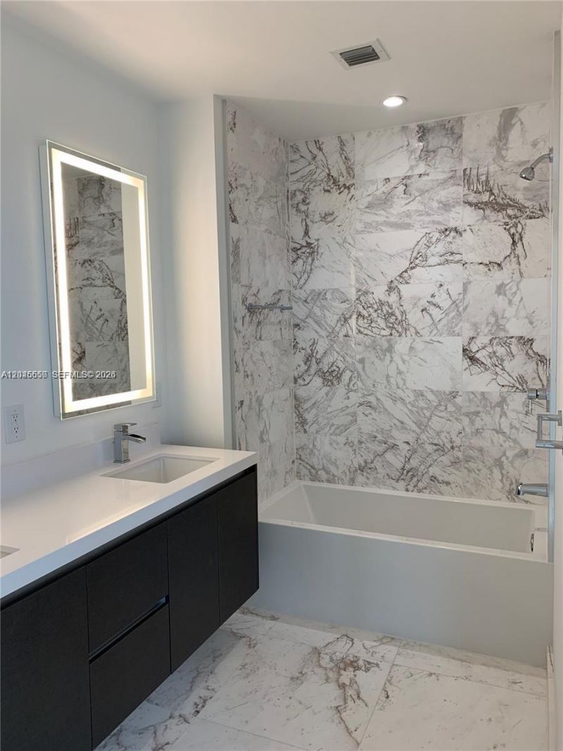 851 NE 1st Ave, Unit 2702, Miami, FL 33132 Photo