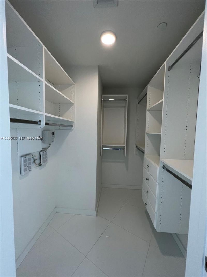 851 NE 1st Ave, Unit 2702, Miami, FL 33132 Photo