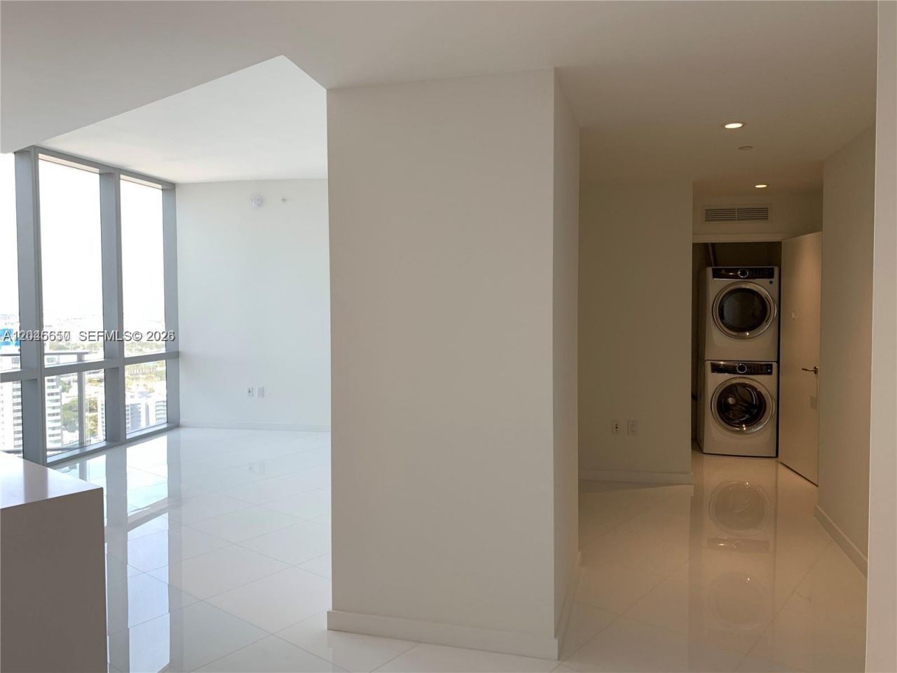 851 NE 1st Ave, Unit 2702, Miami, FL 33132 Photo