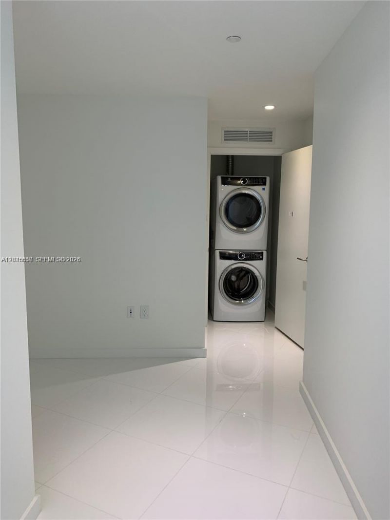 851 NE 1st Ave, Unit 2702, Miami, FL 33132 Photo