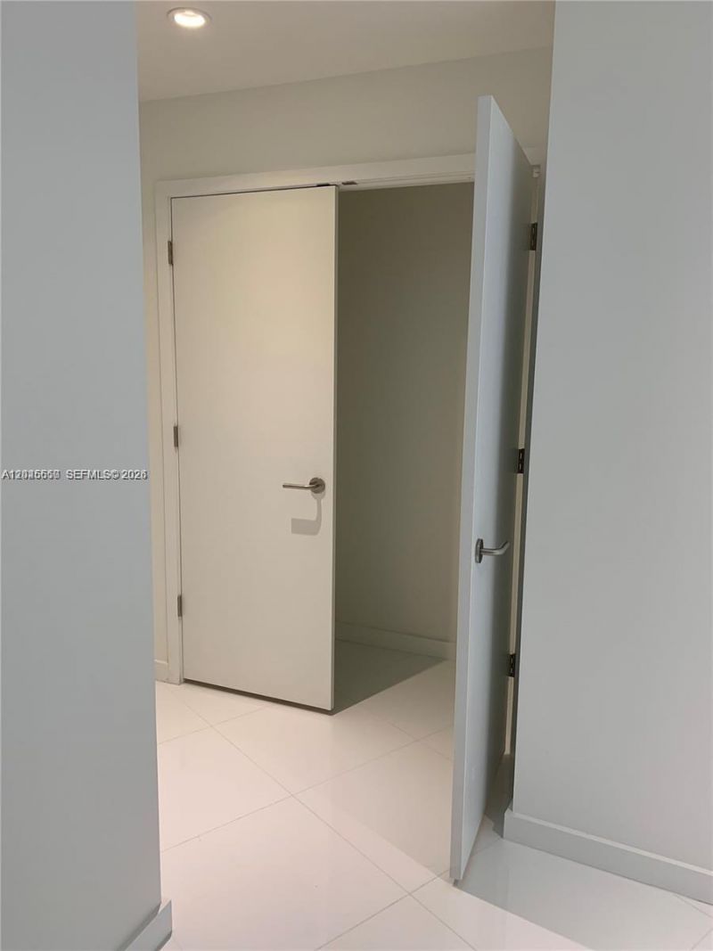 851 NE 1st Ave, Unit 2702, Miami, FL 33132 Photo