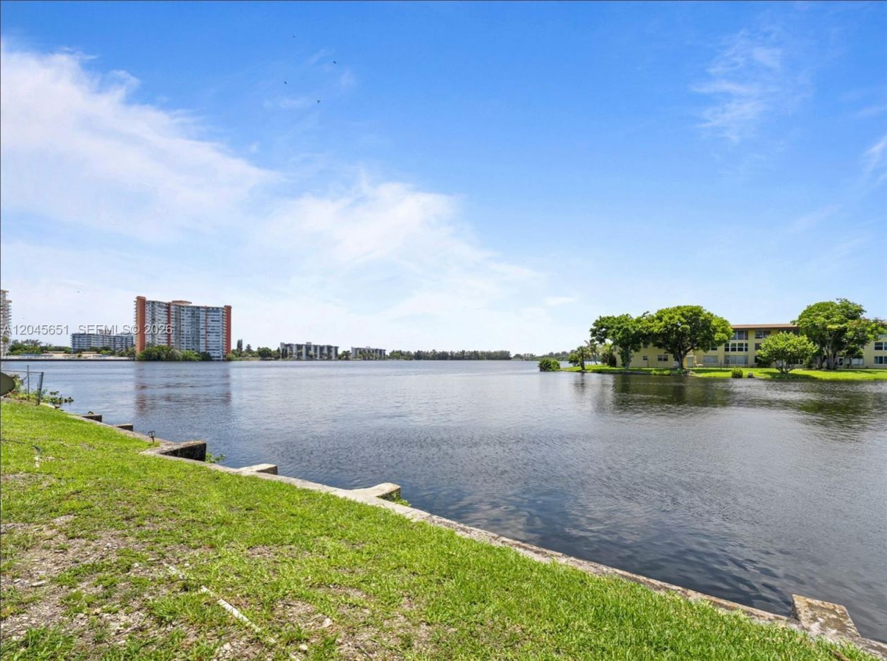 18900 NE 14th Ave, Unit D106, Miami, FL 33179 Photo