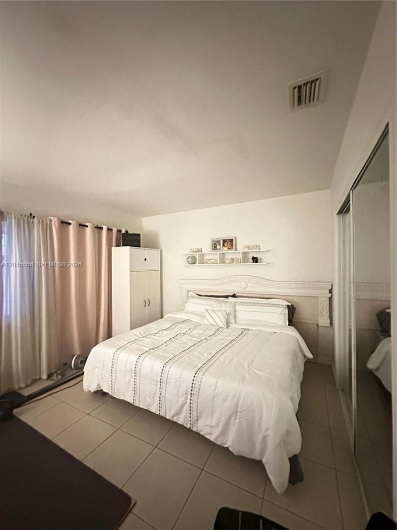 809 NE 2nd St Unit 1-2 , Hallandale Beach, FL 33009 Photo