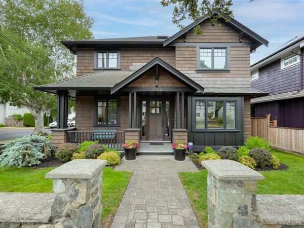 1255 Richardson St , Victoria, BC V8V 3E2