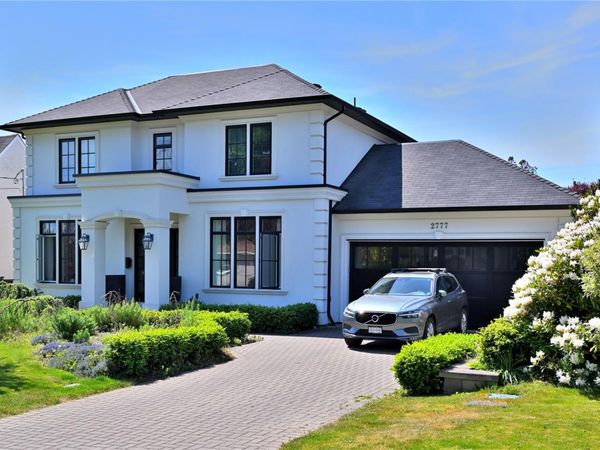 2777 Dewdney Ave , Oak Bay, BC V8R 3M3