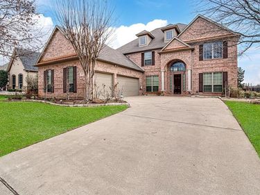 828 Thomas Crossing Drive, Fort Worth, TX 76028