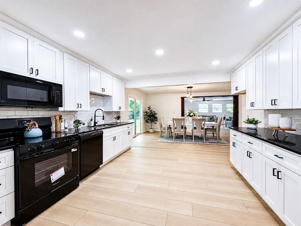 209 W Southern Avenue, Saginaw, TX 76179