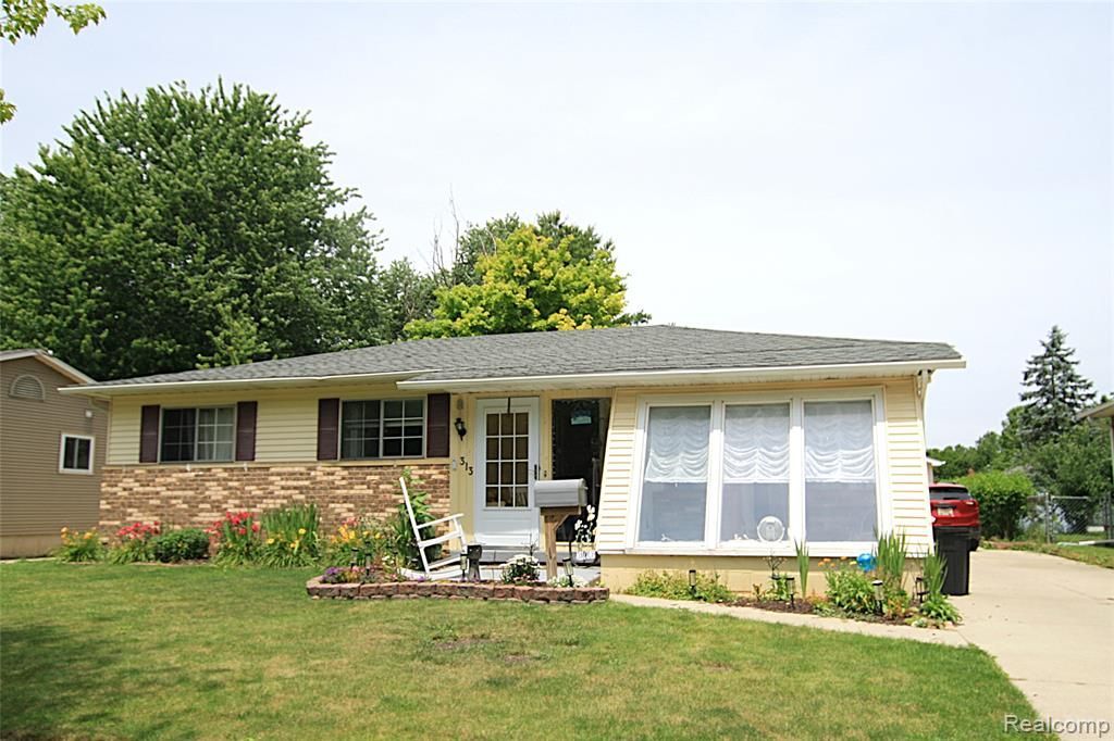 313 E Naldrette Street, Durand, MI 48429 Main Photo