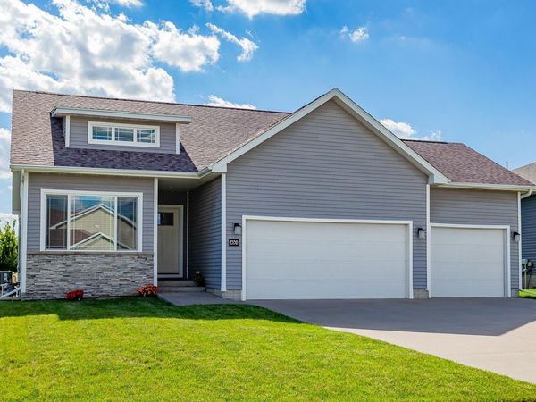 1332 97th, West Des Moines, IA 50266