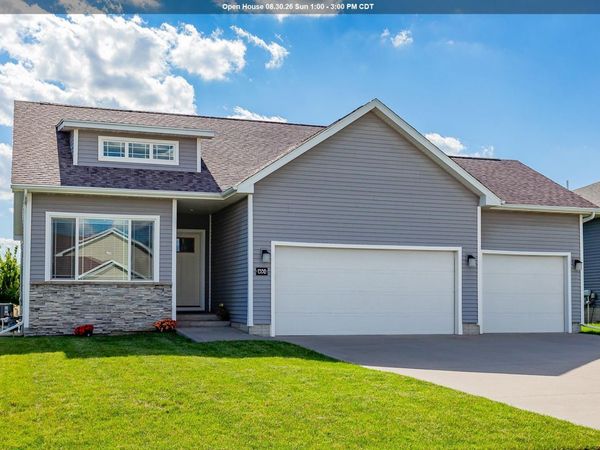 1332 97th, West Des Moines, IA 50266