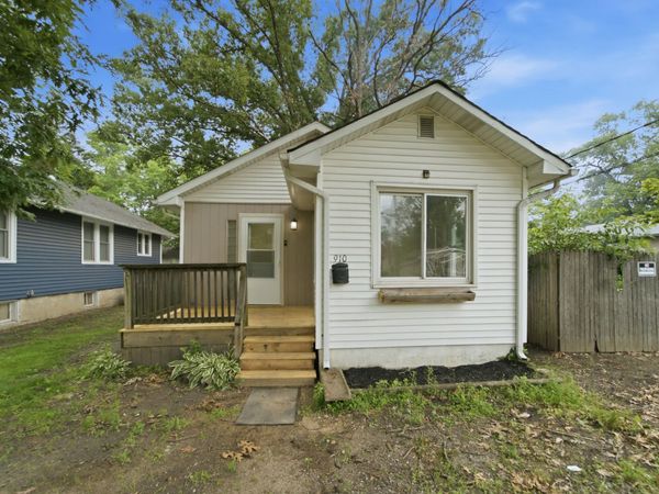 910 E 6th Street , Hobart, IN 46342