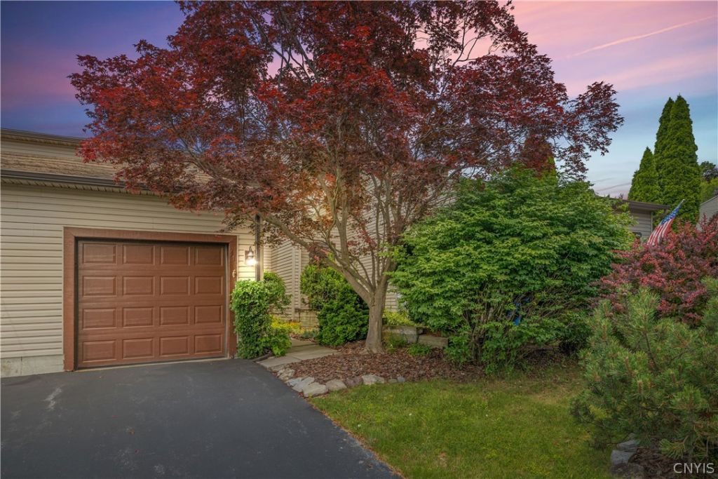 113 Signal Ridge, Syracuse, NY 13209 Main Photo