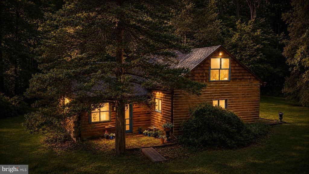 12 NATURES WAY, UPPER BLACK EDDY, PA 18972