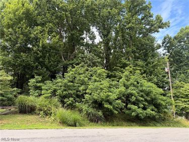 23 Latonka Trail, Malvern, OH 44644