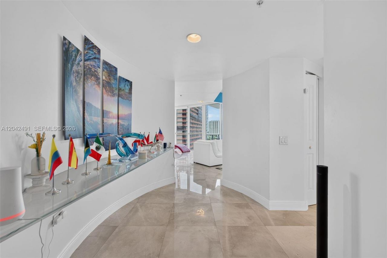 480 NE 30th St , Unit 1807, Miami, FL 33137 Photo