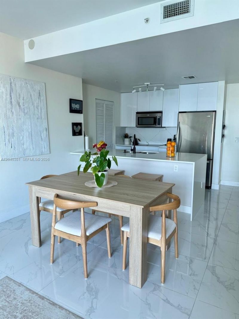 300 S Biscayne Blvd , Unit T-2806, Miami, FL 33131 Photo