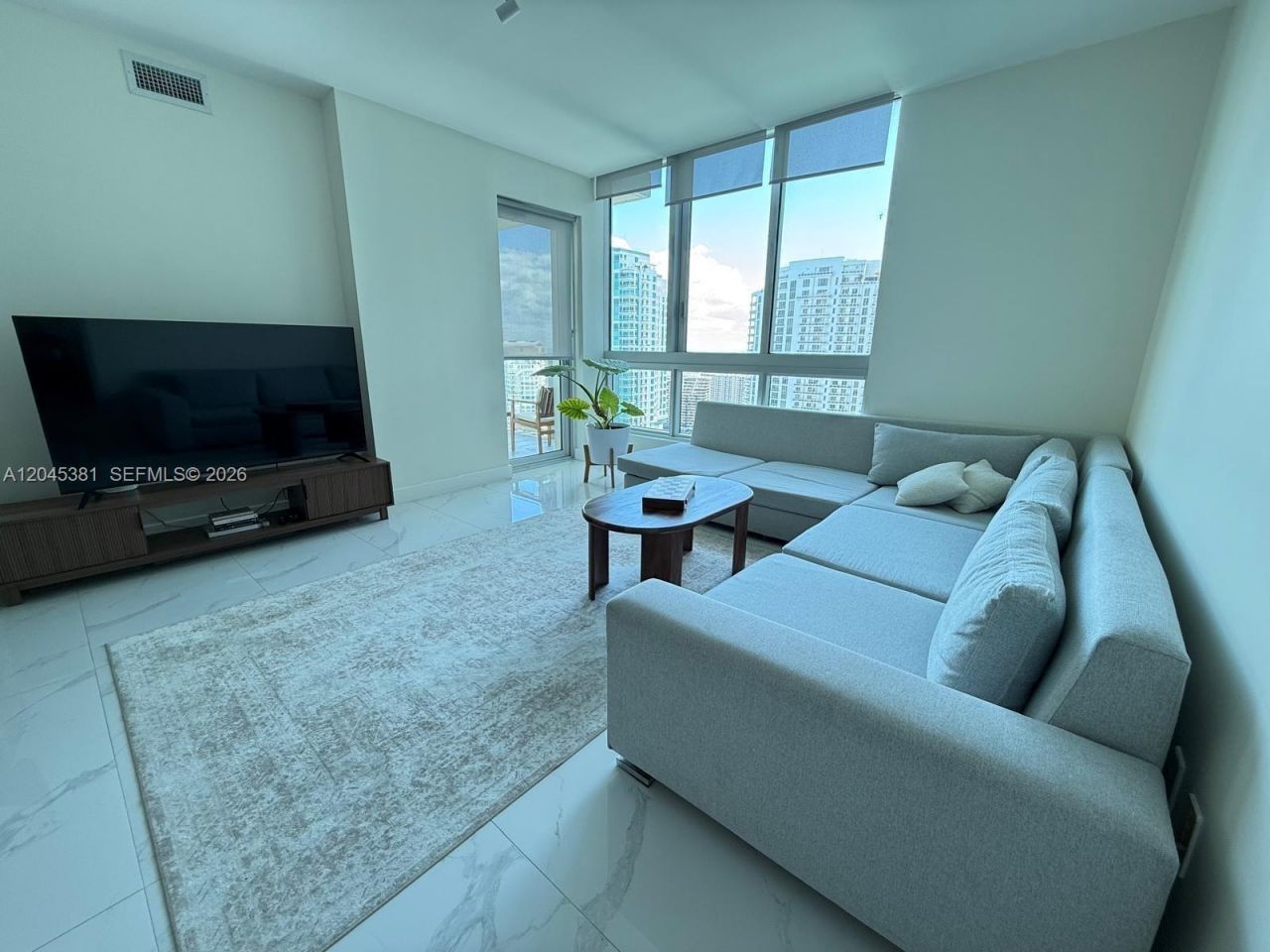 300 S Biscayne Blvd , Unit T-2806, Miami, FL 33131 Photo
