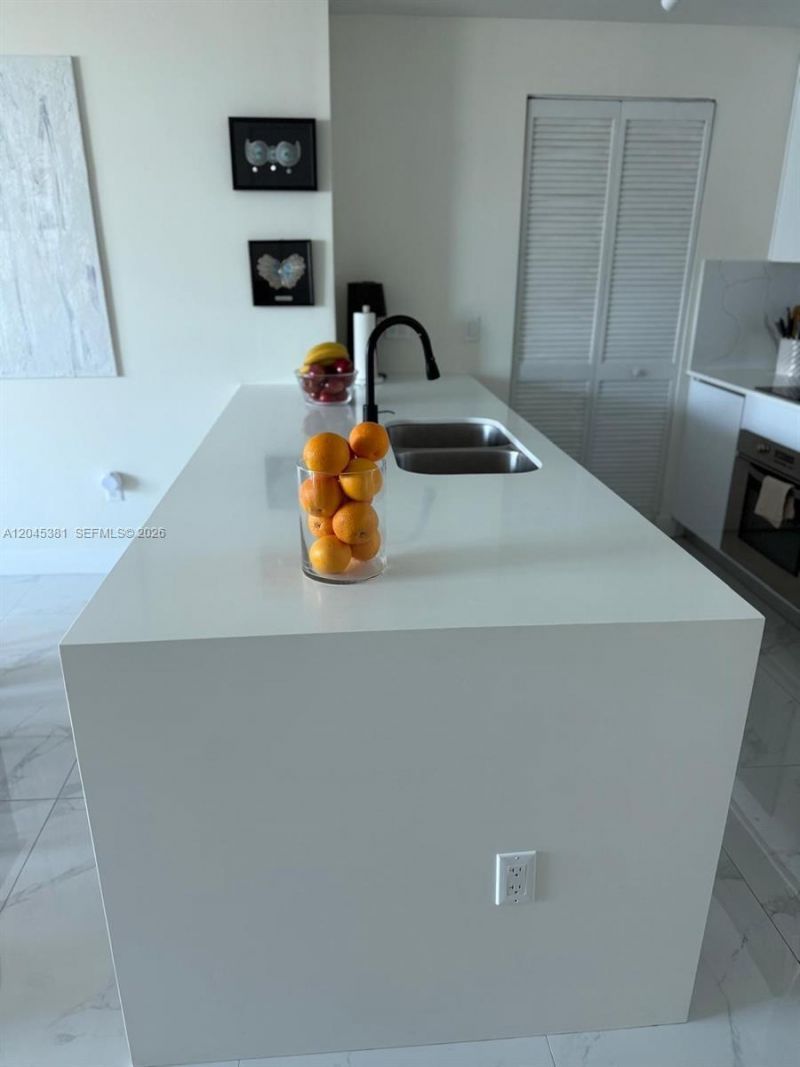 300 S Biscayne Blvd , Unit T-2806, Miami, FL 33131 Photo