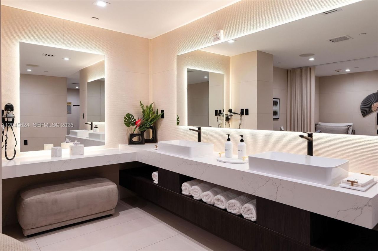 15901 Collins Ave, Unit 2502, Sunny Isles Beach, FL 33160 Photo