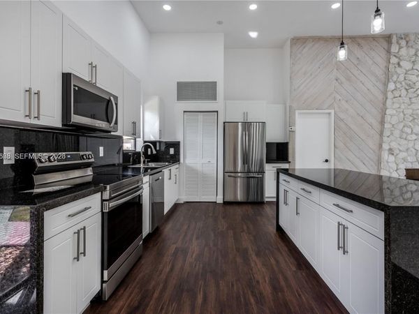 601 Leslie Dr , Hallandale Beach, FL 33009