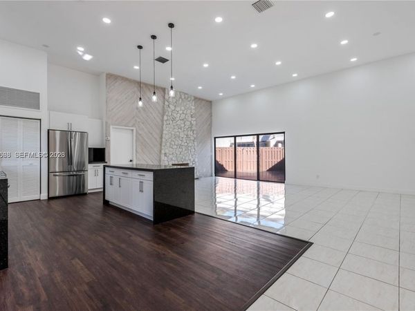 601 Leslie Dr , Hallandale Beach, FL 33009