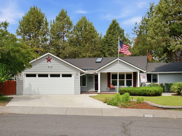 1105 SE Palmwood Court, Bend, OR 97702